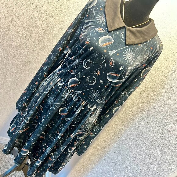 Her Universe Disney Hocus Pocus Symbols Collar Dress, Size Large - Picture 4 of 15